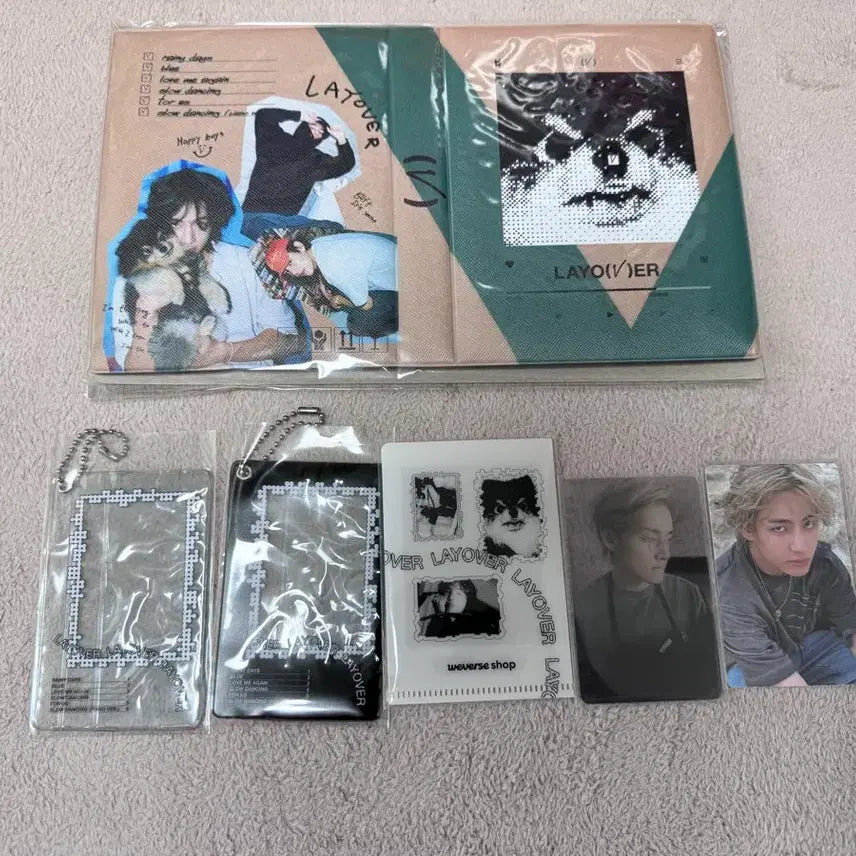 [BUNJANG] BTS V Layover Photocard and Binder Set / 방탄소년단 뷔 Layover 포카, 바인더