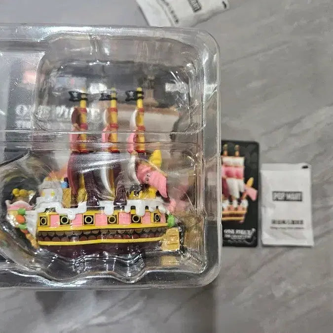 [BUNJANG] One Piece Pop Mart Queen Mama-chan Pirate Ship Figure / 원피스 팝마트 빅맘 해적선 퀸마마
