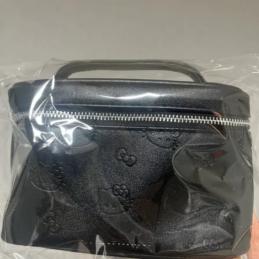 [BUNJANG] WAKEMAKE Hello Kitty Leather Pouch / 웨이크메이크 헬로키티 레더파우치