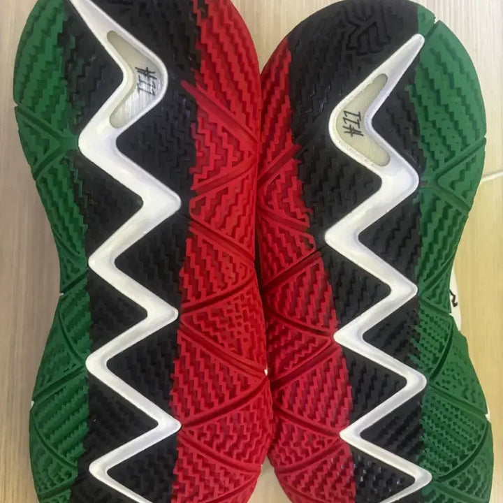 [BUNJANG] Nike Kyrie 4 Equality Basketball Shoes / 나이키 카이리4 EQUALITY 농구화