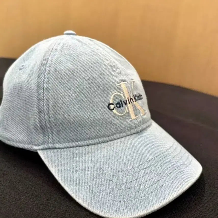 [BUNJANG] Calvin Klein Unisex Couple Denim Cap (Light Blue) / CK 남녀공용 커플 데님 캡 (라이트 블루)