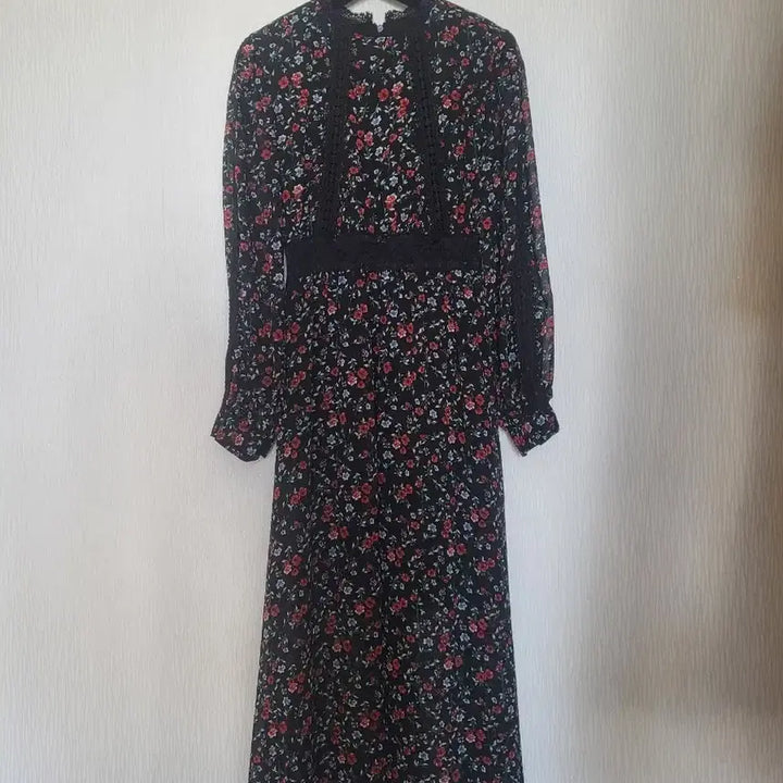 [BUNJANG] Imvely Black Flower Long Dress with Lace Detail / 임블리 블랙 플라워 롱 원피스 레이스 장식