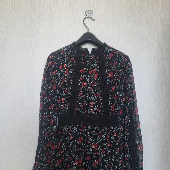 [BUNJANG] Imvely Black Flower Long Dress with Lace Detail / 임블리 블랙 플라워 롱 원피스 레이스 장식