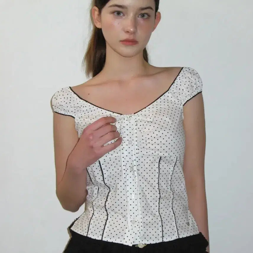 [BUNJANG] Crank Dot Lace Shirring Blouse White / 크랭크 도트 레이스 셔링 블라우스 화이트