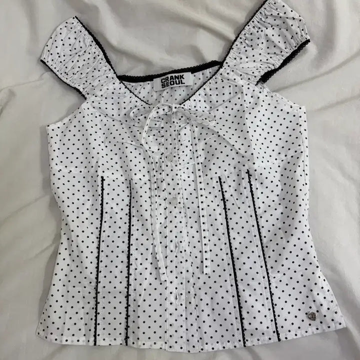 [BUNJANG] Crank Dot Lace Shirring Blouse White / 크랭크 도트 레이스 셔링 블라우스 화이트
