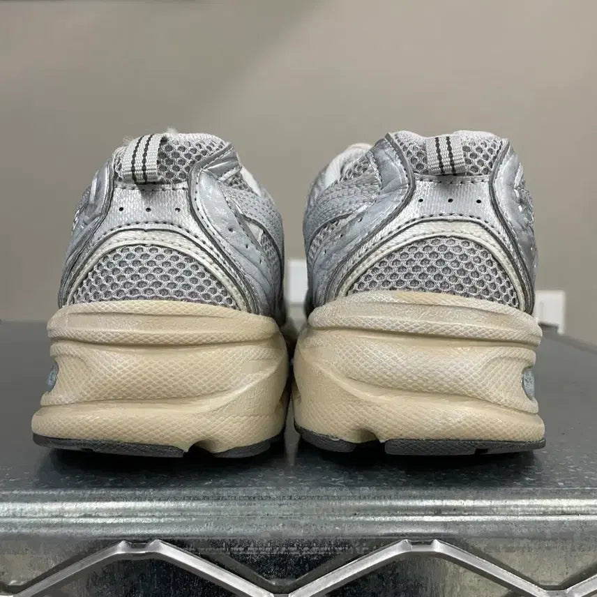 [BUNJANG] New Balance 530 Metallic Silver / 뉴발란스 530 메탈릭 실버 280 (gr-4795)