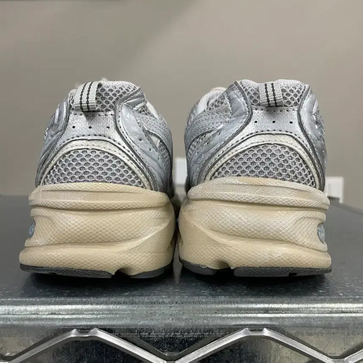 [BUNJANG] New Balance 530 Metallic Silver / 뉴발란스 530 메탈릭 실버 280 (gr-4795)