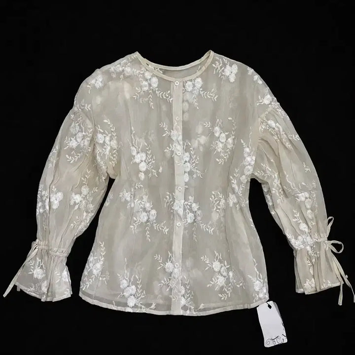 [BUNJANG] Ivory Flower Embroidery Blouse with Punching Lace / 아이보리 플라워 자수 블라우스 펀칭 레이스