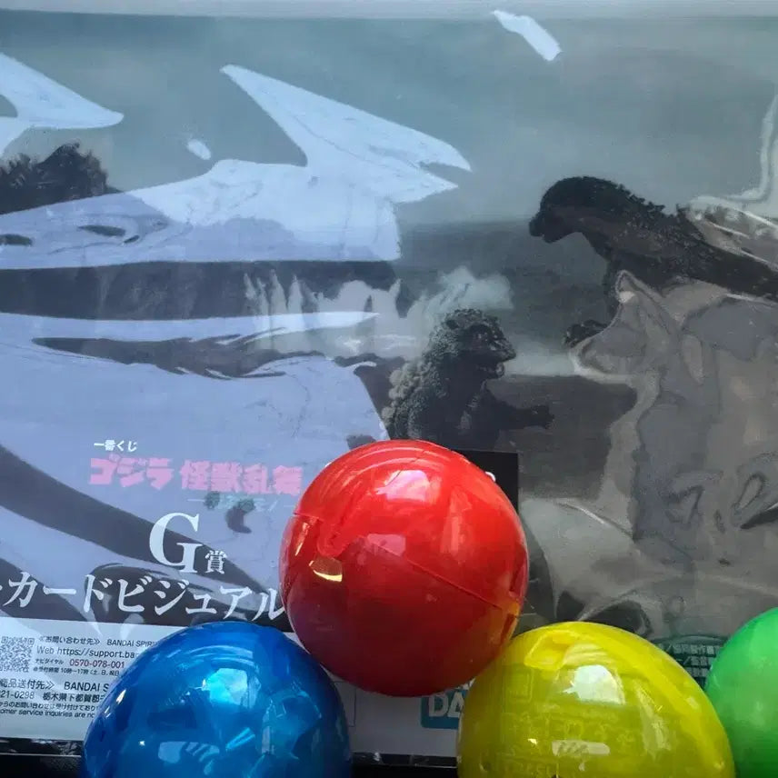 [BUNJANG] Godzilla, Mothra, Minilla, Varan Gacha Figure Set + Background Board (Sealed) / 고질라 전4종 세트+ 배경보드. 미개봉