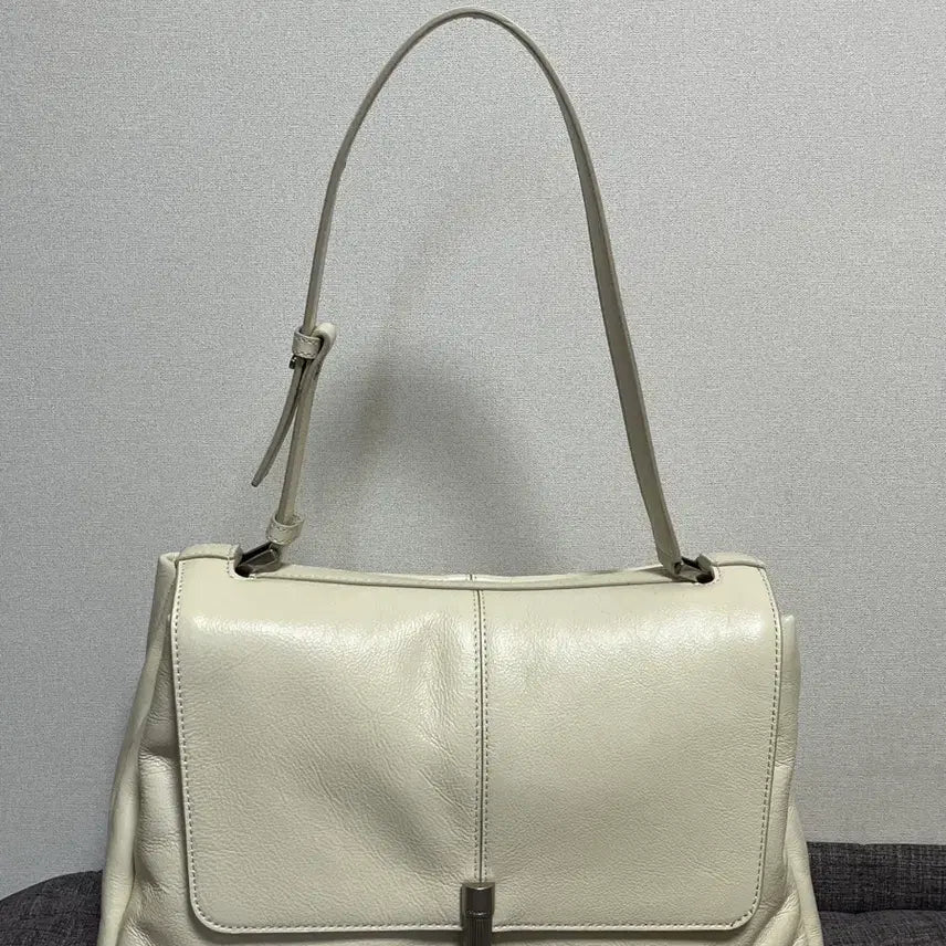 [BUNJANG] Couronne Phoebe Shoulder 35 Ivory Bag / 쿠론 피보 숄더 35 아이보리