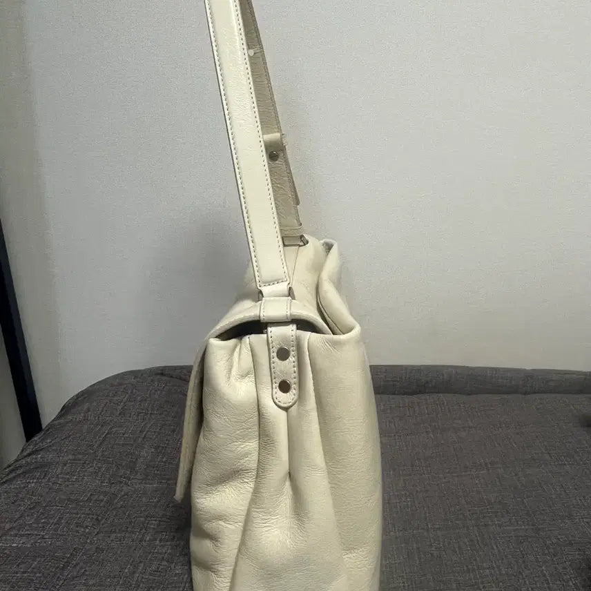 [BUNJANG] Couronne Phoebe Shoulder 35 Ivory Bag / 쿠론 피보 숄더 35 아이보리
