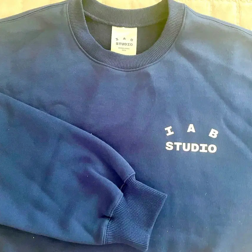 [BUNJANG] IAB Studio Crewneck Sweatshirt XL / [급처] XL 아이앱스튜디오 맨투맨 새상품
