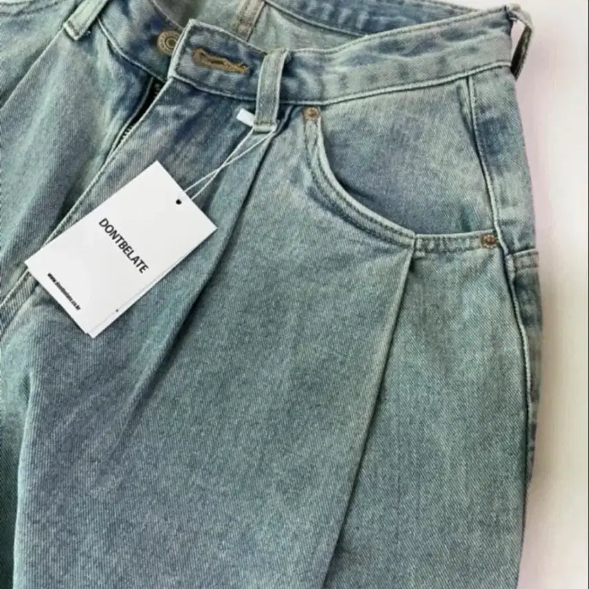 [BUNJANG] Donbi Rate Two-Tuck Wide Denim Jeans Light Blue M / [새 상품] 돈비레잇 투턱 와이드데님 연청 m