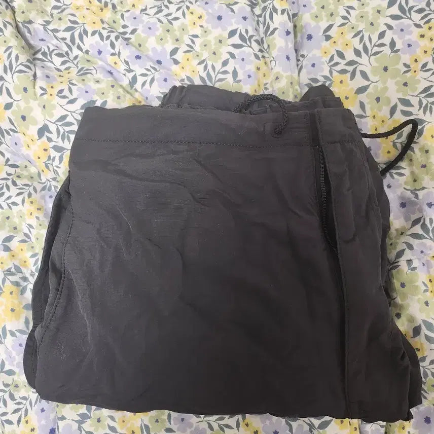 [BUNJANG] GU Parachute Nylon Pants, Size M / GU 파라슈트 나일론 팬츠 M사이즈