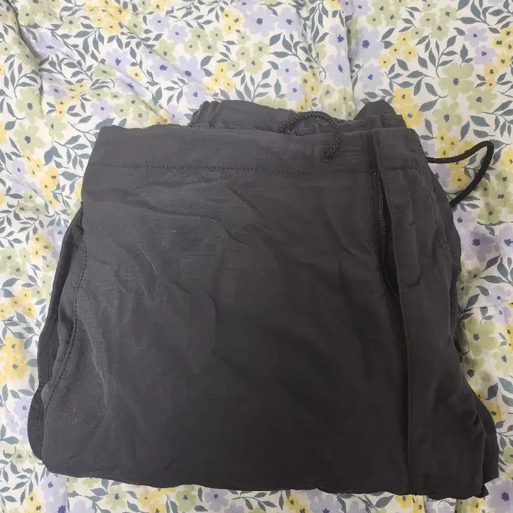 [BUNJANG] GU Parachute Nylon Pants, Size M / GU 파라슈트 나일론 팬츠 M사이즈