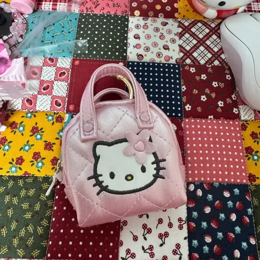 [BUNJANG] Kitty Quilting Mini Pouch / 키티 퀼팅 미니파우치