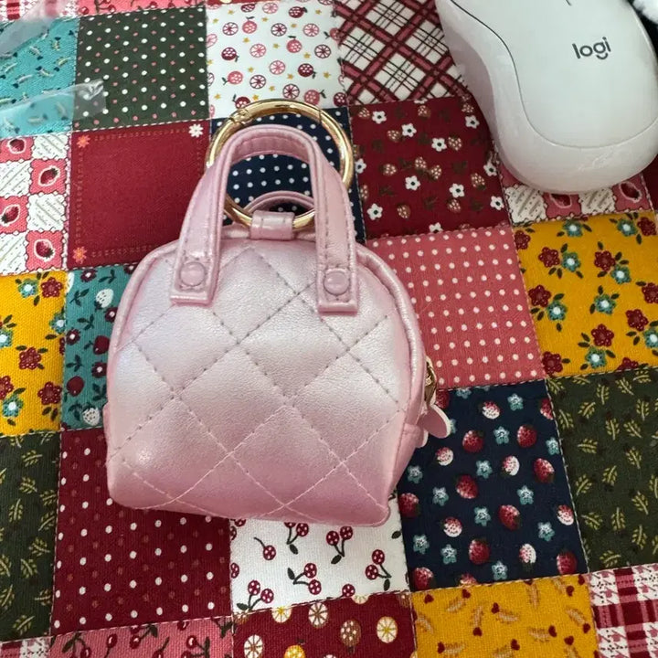 [BUNJANG] Kitty Quilting Mini Pouch / 키티 퀼팅 미니파우치