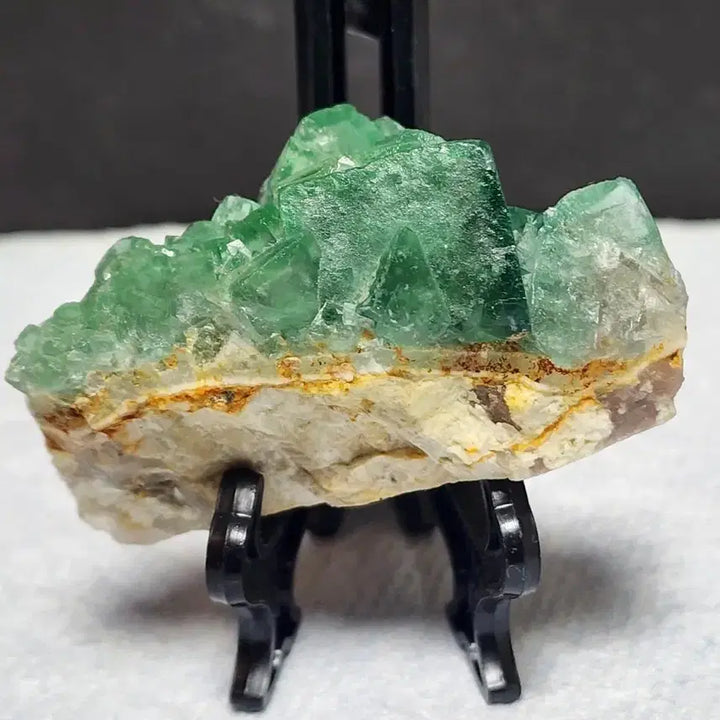 [BUNJANG] Natural Green Fluorite Crystal Cube with Stand / 천연 녹색 큐브 형석 원석(소품)+받침대