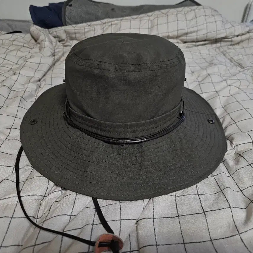 [BUNJANG] Safari Bucket Hat with Adjustable Chin Strap / 사파리 버킷햇