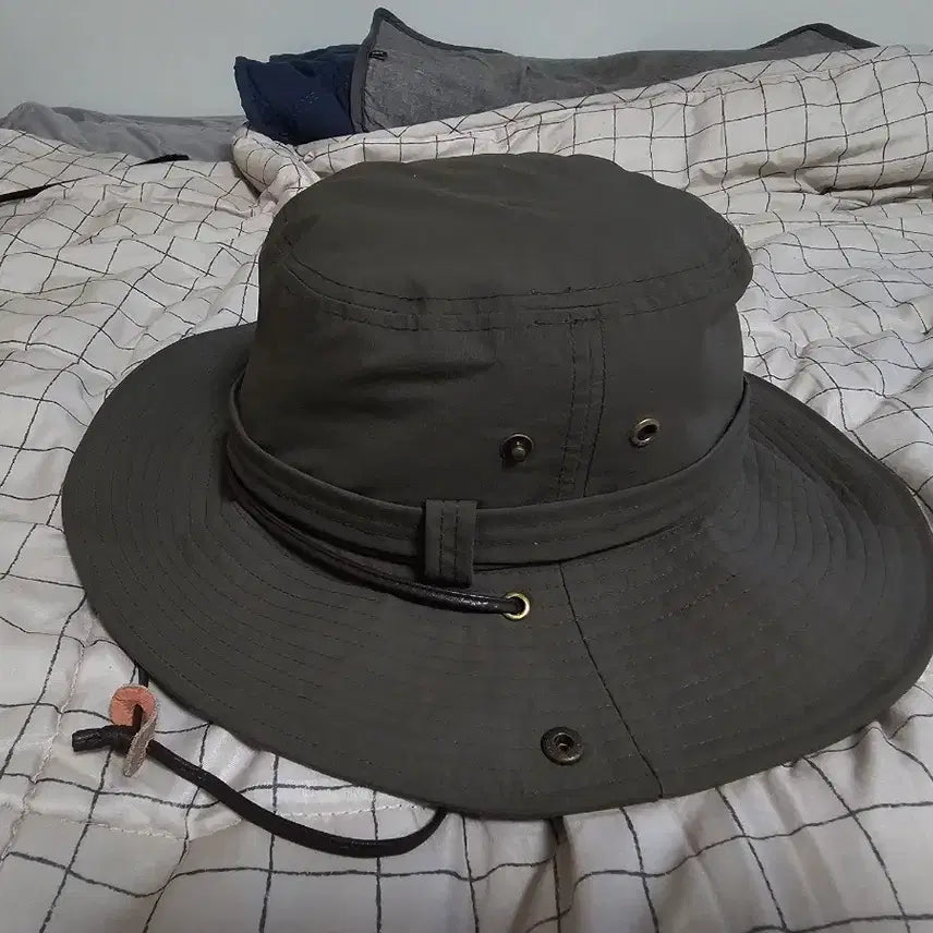 [BUNJANG] Safari Bucket Hat with Adjustable Chin Strap / 사파리 버킷햇