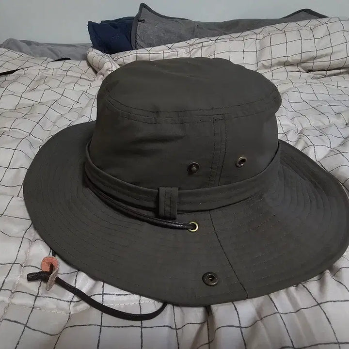 [BUNJANG] Safari Bucket Hat with Adjustable Chin Strap / 사파리 버킷햇