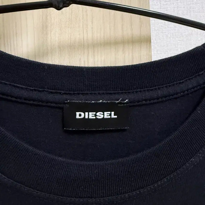 [BUNJANG] Diesel Black Graphic T-Shirt (L) / 디젤 블랙 반팔티 L