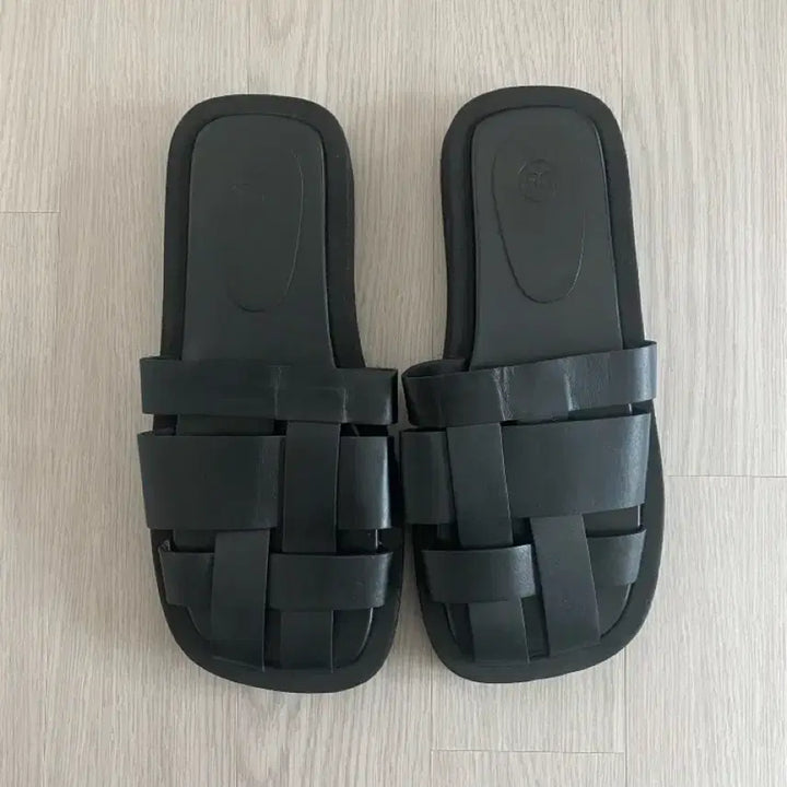 [BUNJANG] Recto Cross Strap Square Slide Slippers Black Size 41 / 렉토 / 크로스스트랩스퀘어슬라이드슬리퍼 / 41