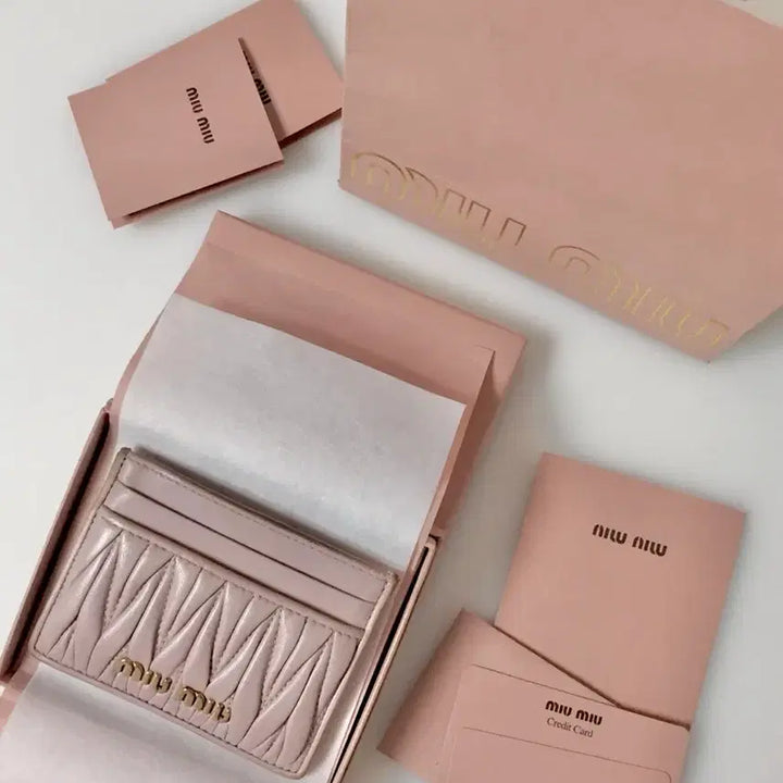 [BUNJANG] Miu Miu Matelassé Cardholder Baby Pink Full Set / 미우미우 마테라쎄 카드지갑 베이비핑크 풀세트