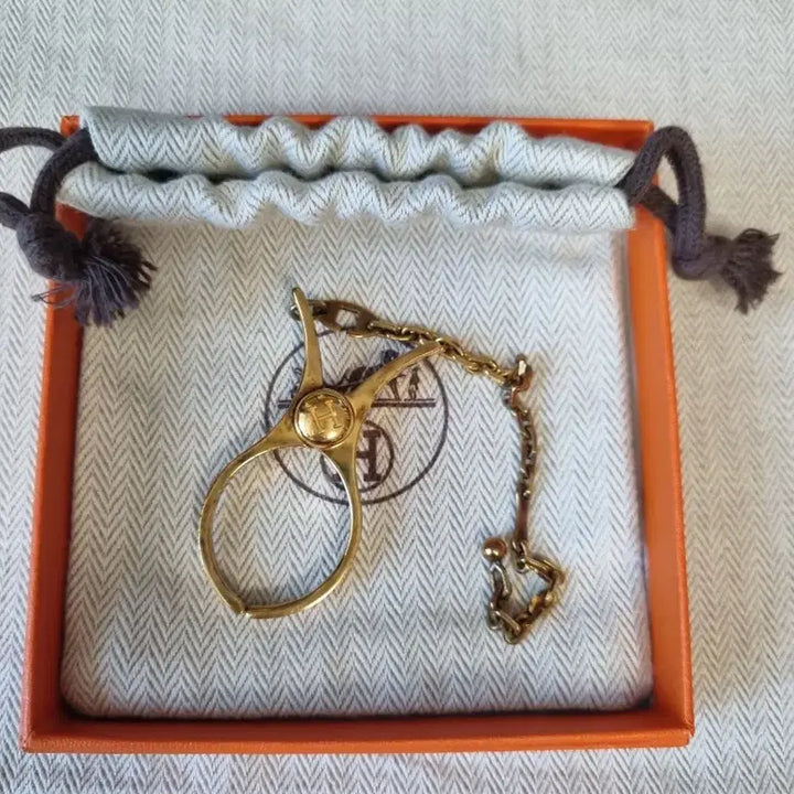 [BUNJANG] Hermès Gold Plated Glove Holder Bag Charm / 에르메스 글로브 홀더 장밥고리 금장 백참가능