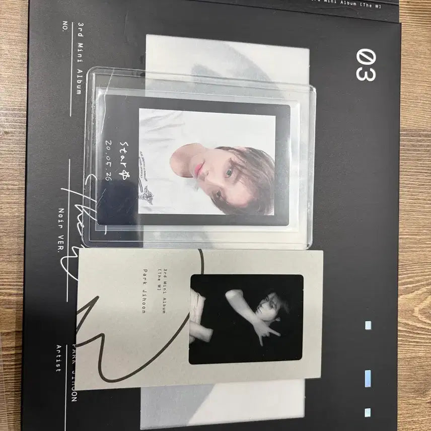 [BUNJANG] Park Ji Hoon The W Album Noir Version + Photocard / (마지막)박지훈 The W 앨범 느와르 버전 + 포토카드