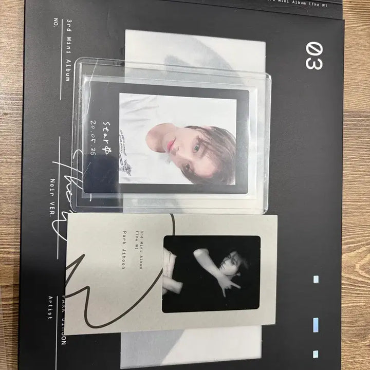 [BUNJANG] Park Ji Hoon The W Album Noir Version + Photocard / (마지막)박지훈 The W 앨범 느와르 버전 + 포토카드