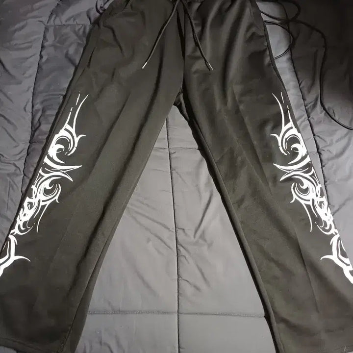 [BUNJANG] Black Printed Training Pants / 블랙 트레이닝 바지 프린팅 포인트