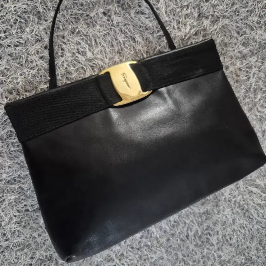[BUNJANG] Salvatore Ferragamo Gancini Black Small Crossbody Bag / 페라가모 간치니 블랙스몰크로스백