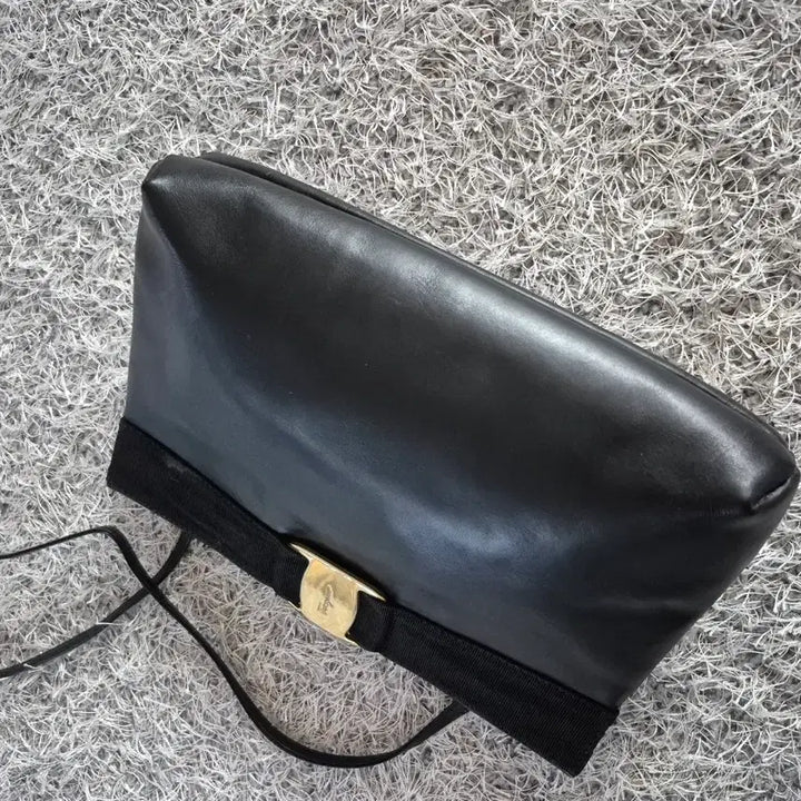 [BUNJANG] Salvatore Ferragamo Gancini Black Small Crossbody Bag / 페라가모 간치니 블랙스몰크로스백