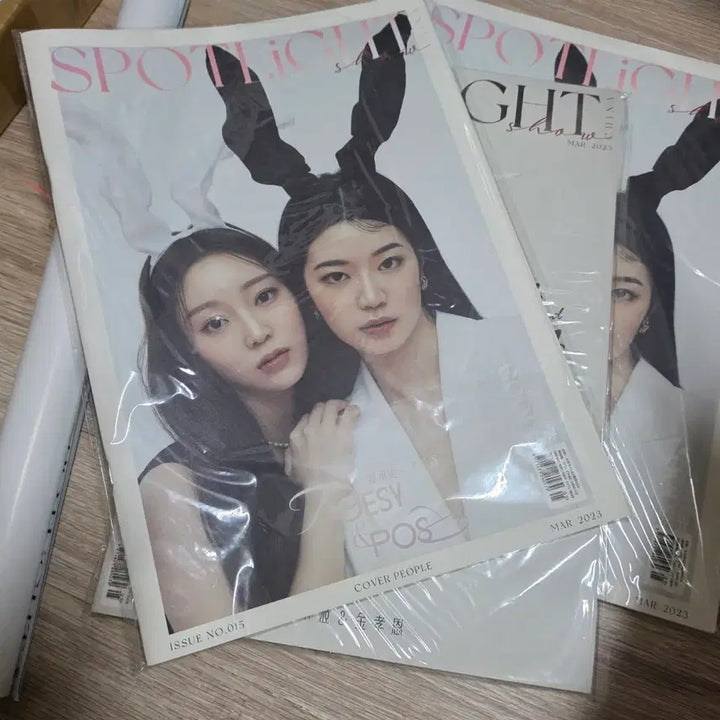[BUNJANG] Seumin Rose Spotlight Magazine Poster Set / 스민장미 스포트라이트 SPOTLiGHT 잡지 포스터 세트