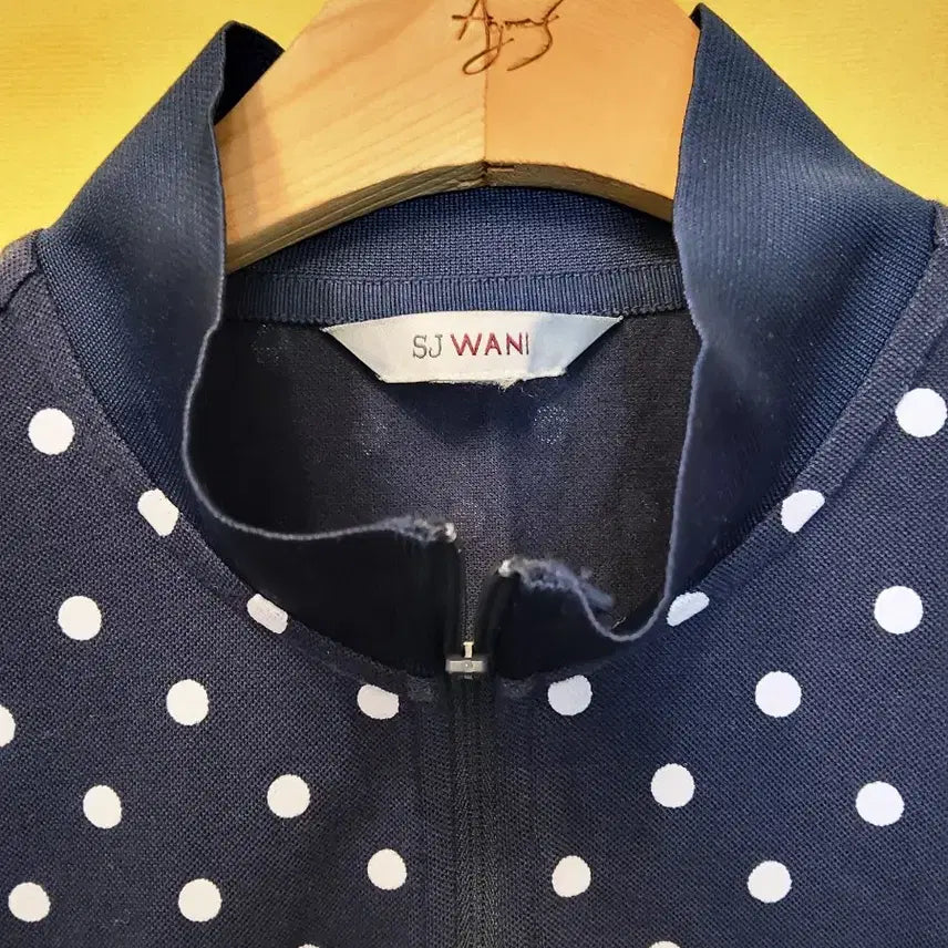 [BUNJANG] SJ WANI Navy Dot Short Sleeve T-Shirt Size 77 / SJ WANI 네이비 도트 반팔 티셔츠77