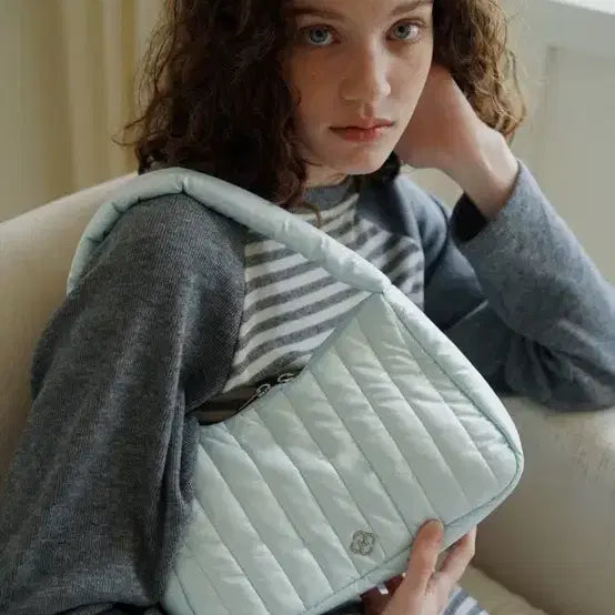 [BUNJANG] Heari Padded Bag Sky Blue / 히어리 패딩백