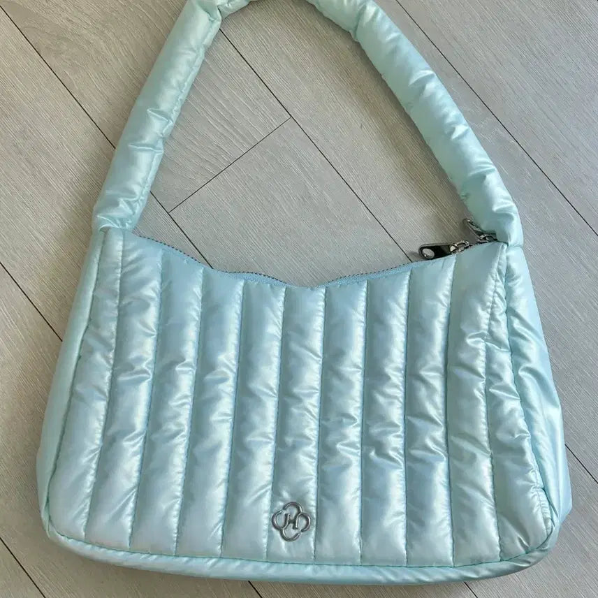 [BUNJANG] Heari Padded Bag Sky Blue / 히어리 패딩백