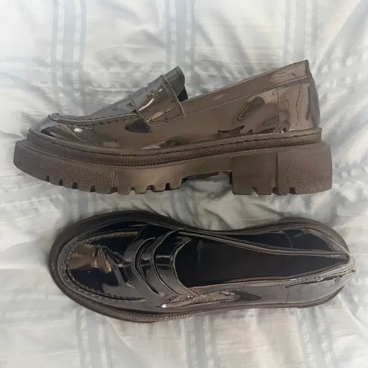 [BUNJANG] Black Patent Leather Platform Loafers / 블랙 유광 통굽 로퍼