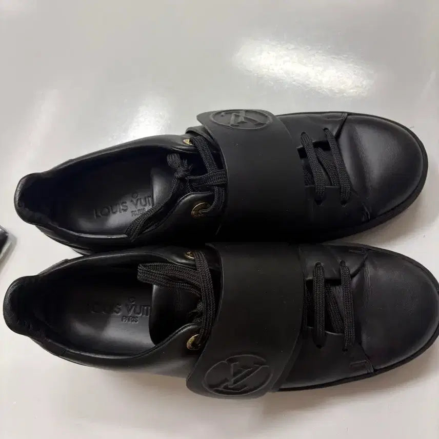 [BUNJANG] Louis Vuitton Black Leather Sneakers / 루이비통 블랙 레더 스니커즈