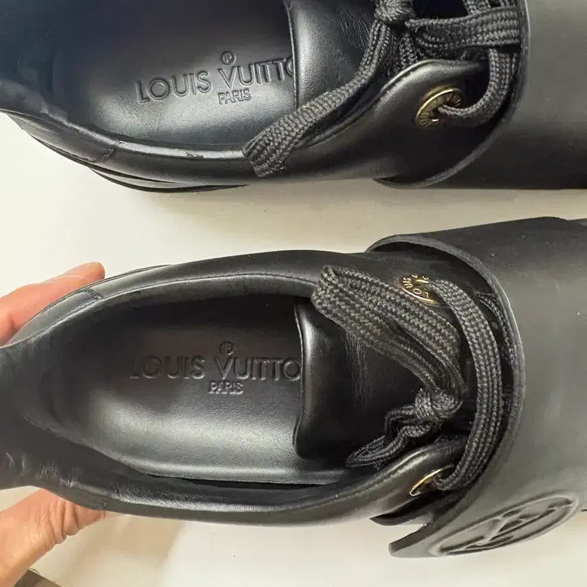 [BUNJANG] Louis Vuitton Black Leather Sneakers / 루이비통 블랙 레더 스니커즈