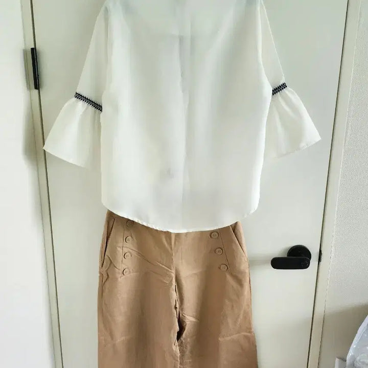 [BUNJANG] White Wing Blouse / 화이트날개 블라우스