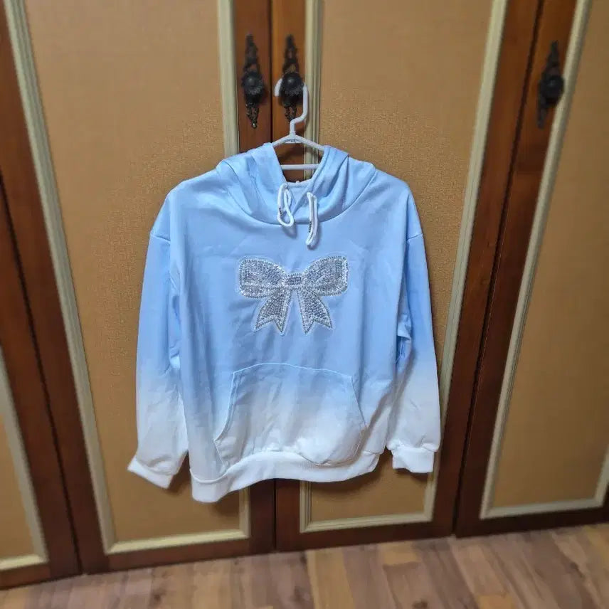 [BUNJANG] Ribbon Gradient Hoodie / 블링블링 리본 그라데이션 후드티