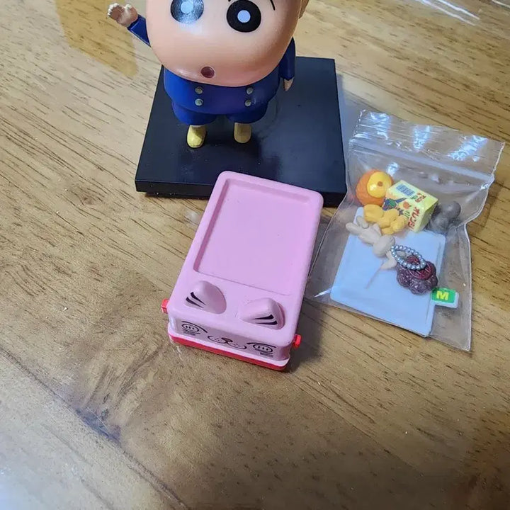 [BUNJANG] Crayon Shin-chan Figure &amp; Kindergarten Bus Model Set / 짱구 피규어 + 유치원 버스 모형