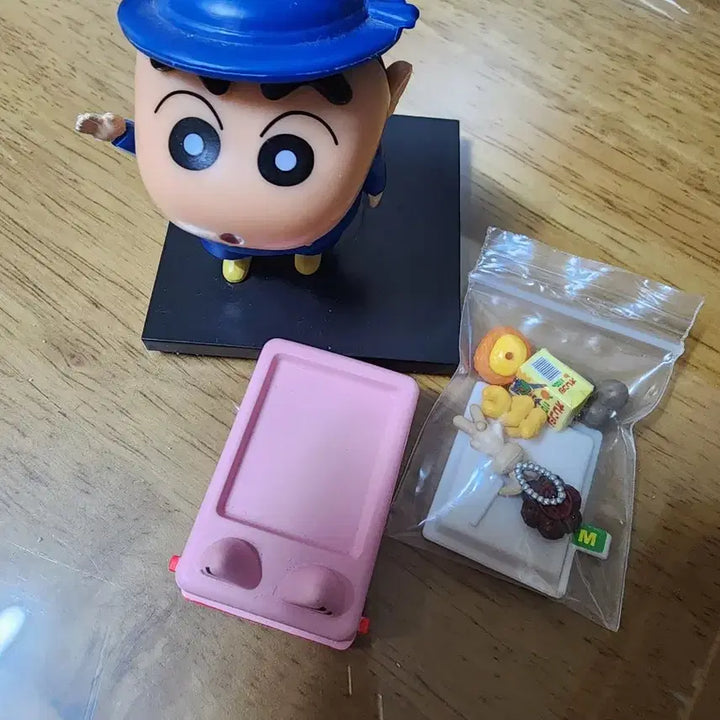 [BUNJANG] Crayon Shin-chan Figure &amp; Kindergarten Bus Model Set / 짱구 피규어 + 유치원 버스 모형