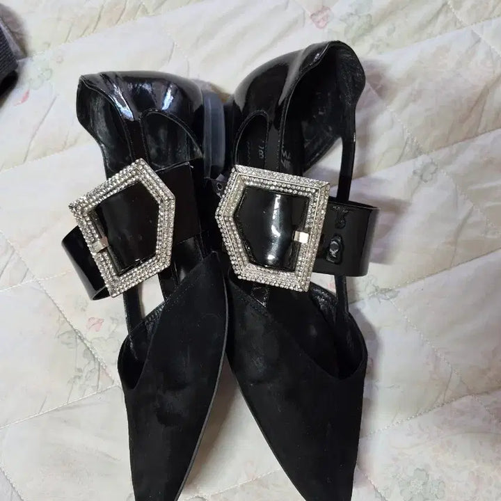 [BUNJANG] SUECOMMA BONNIE Black Pointed Toe Loafers with Cubic Embellishments / 슈콤마보니 240