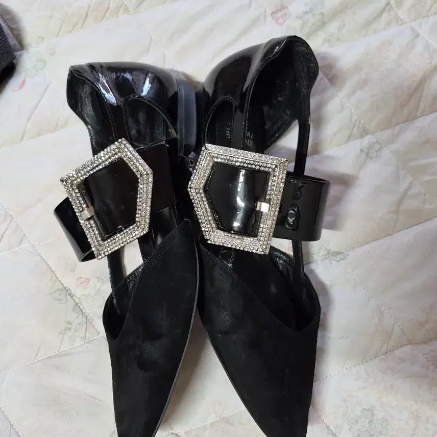 [BUNJANG] SUECOMMA BONNIE Black Pointed Toe Loafers with Cubic Embellishments / 슈콤마보니 240
