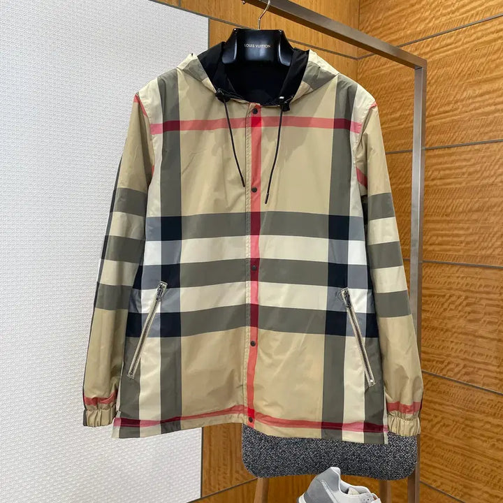 [BUNJANG] Burberry Check Nylon Hooded Zip-Up Jacket / 버버리 체크 바람막이 나일론 후드 집업 올해구매
