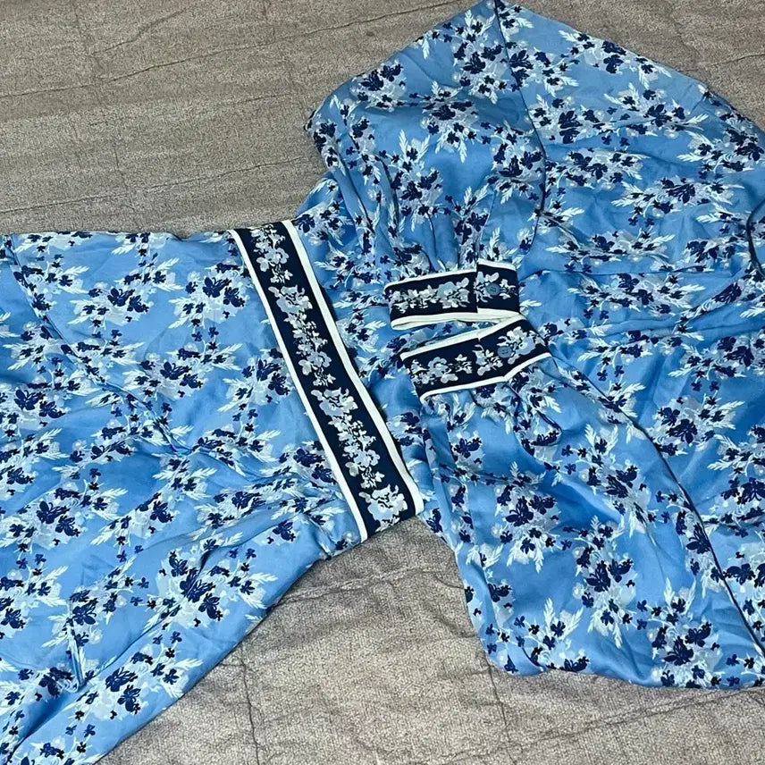 [BUNJANG] Anna Sui Blue Flower Pattern Sky Blue Two-Piece Dress Set / (88)안나수이 플라워 패턴 하늘색 투피스 원피스 셋업 빅사이즈