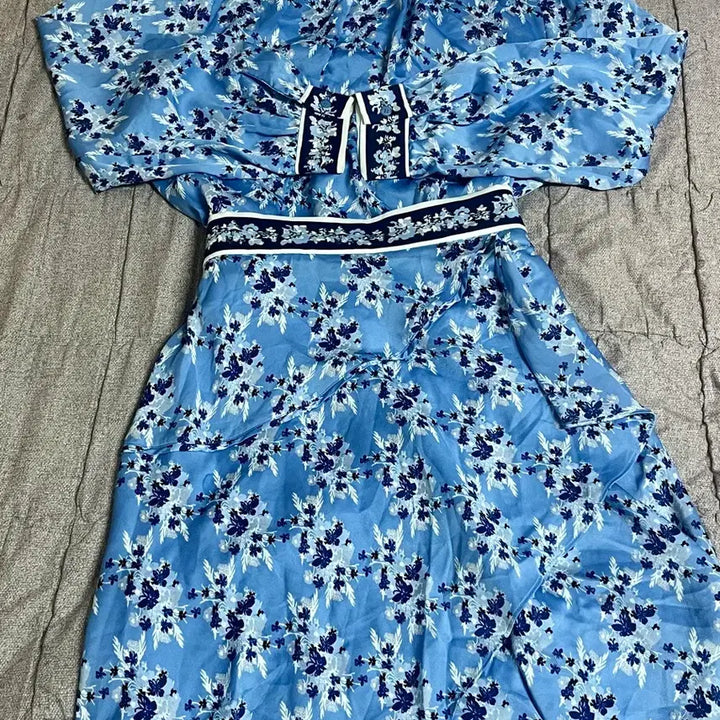 [BUNJANG] Anna Sui Blue Flower Pattern Sky Blue Two-Piece Dress Set / (88)안나수이 플라워 패턴 하늘색 투피스 원피스 셋업 빅사이즈